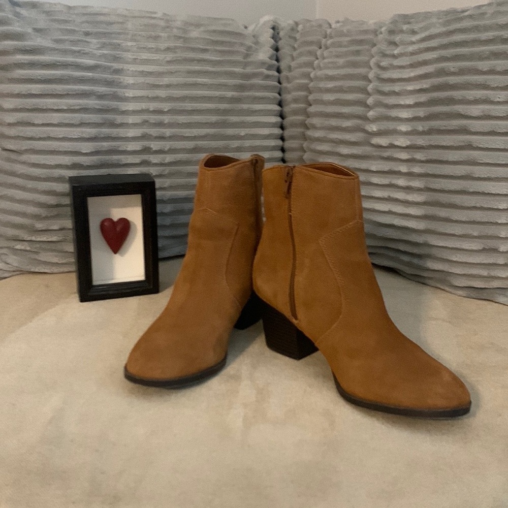 Apt 9 ankle boots, suede, size 9